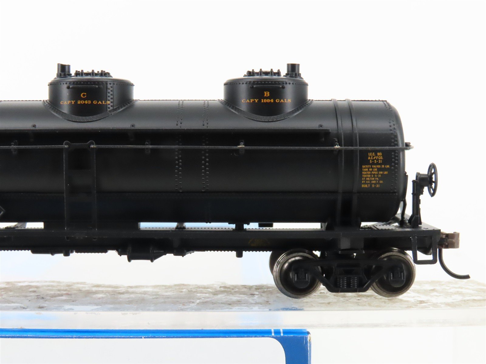 HO Athearn Roundhouse RND3182 EJR East Jersey Railroad Triple Dome Tank Car 3617