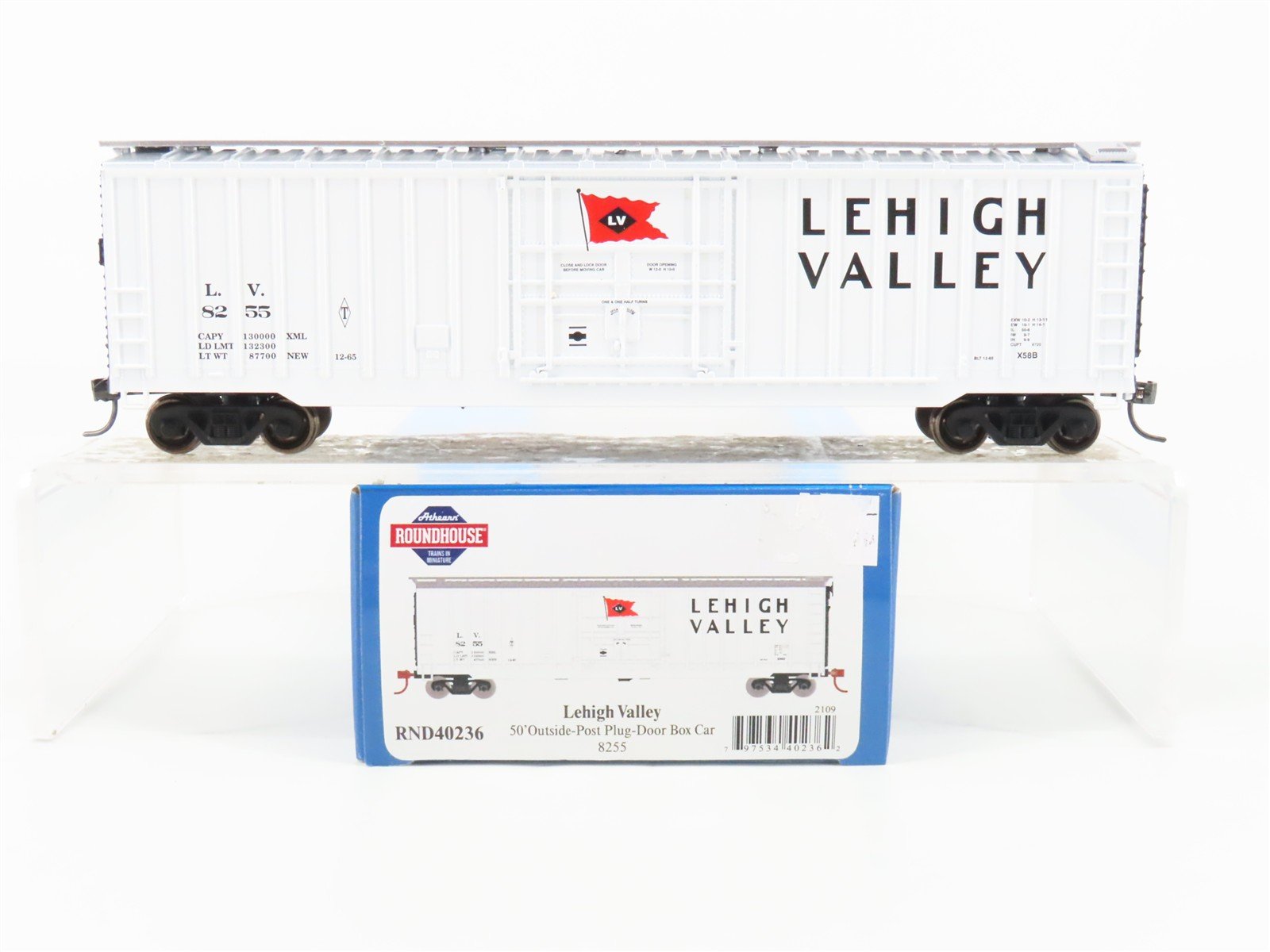 HO Athearn Roundhouse RND40236 LV Lehigh Valley 50' Plug Door Box Car #8255