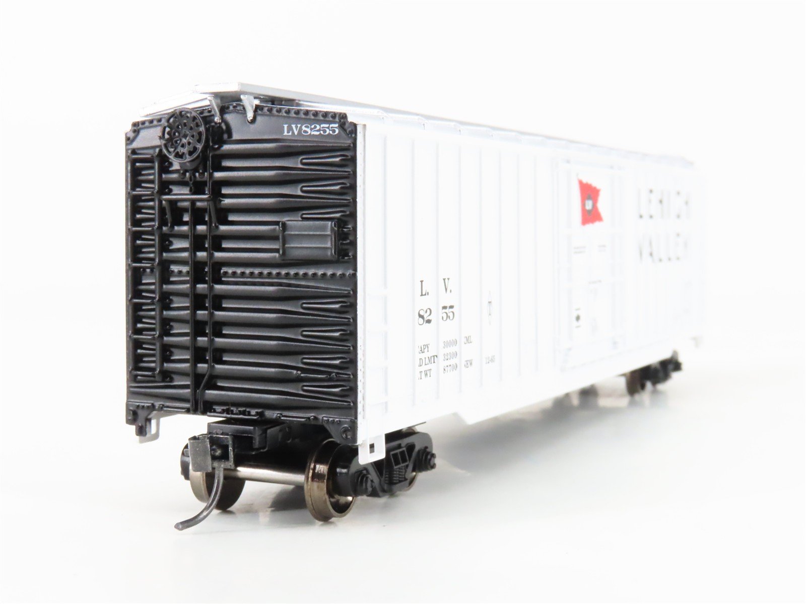HO Athearn Roundhouse RND40236 LV Lehigh Valley 50' Plug Door Box Car #8255