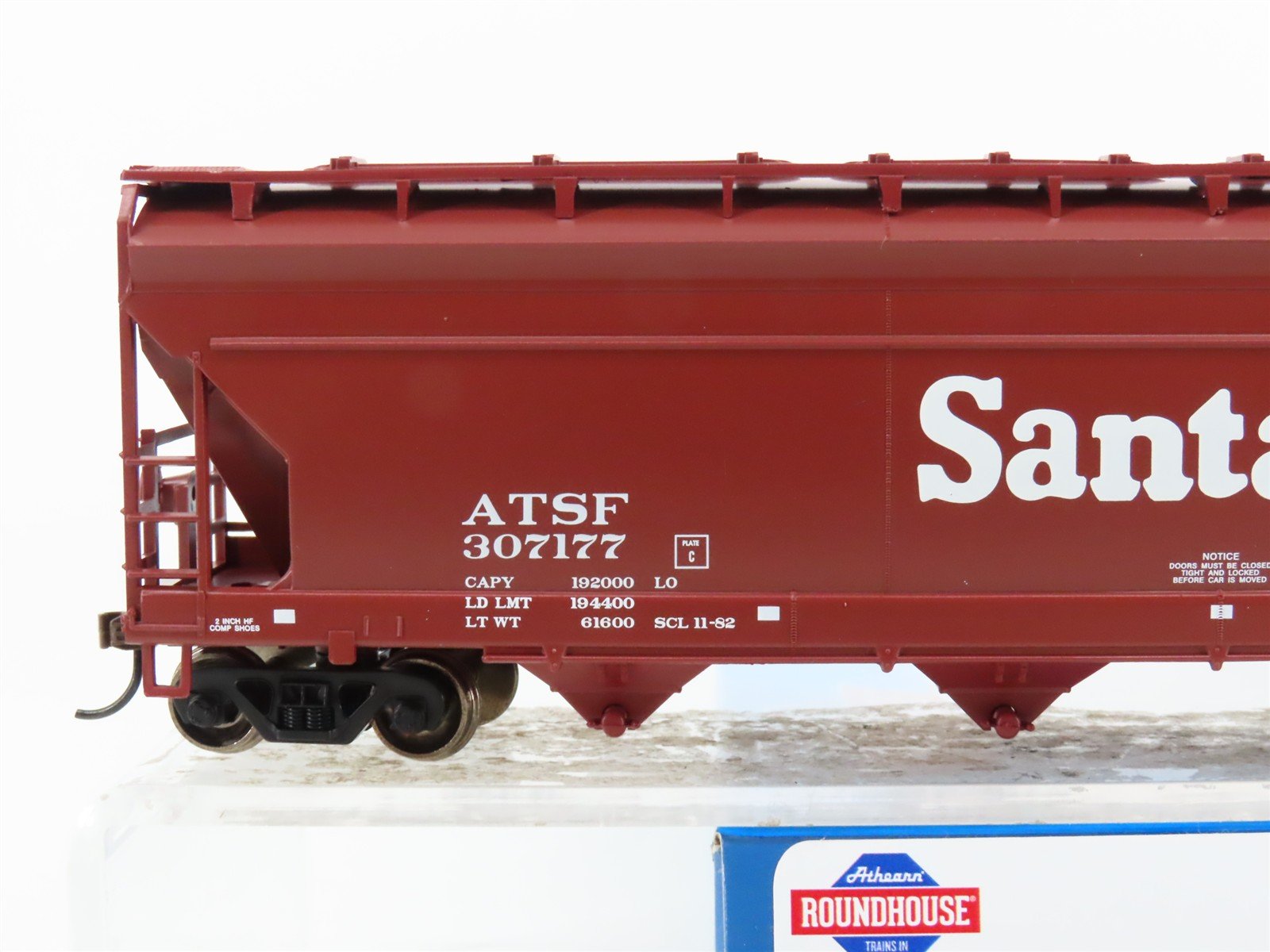 HO Athearn Roundhouse RND1178 ATSF Santa Fe 4-Bay Centerflow Hopper #307177