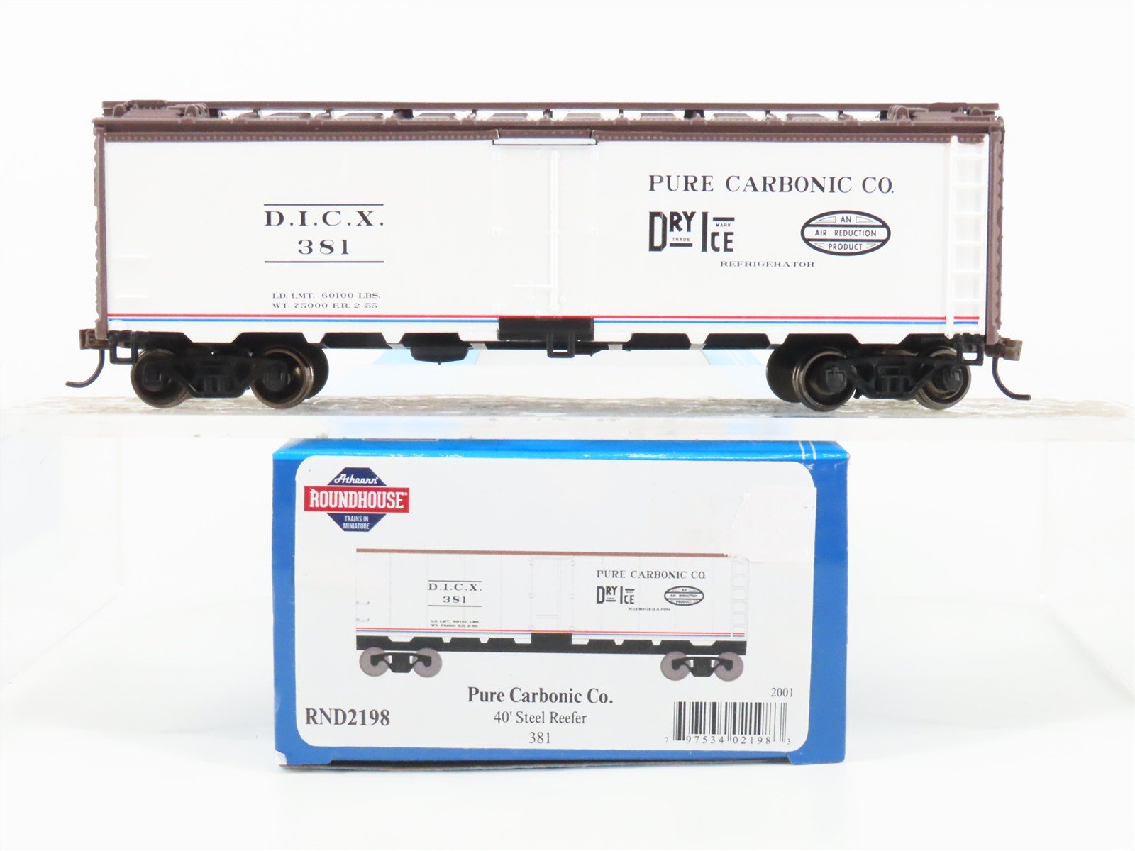 HO Scale Athearn Roundhouse RND2198 DICX Pure Carbonic Co. 40' Steel Reefer #381