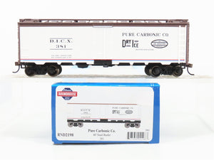 HO Scale Athearn Roundhouse RND2198 DICX Pure Carbonic Co. 40' Steel Reefer #381