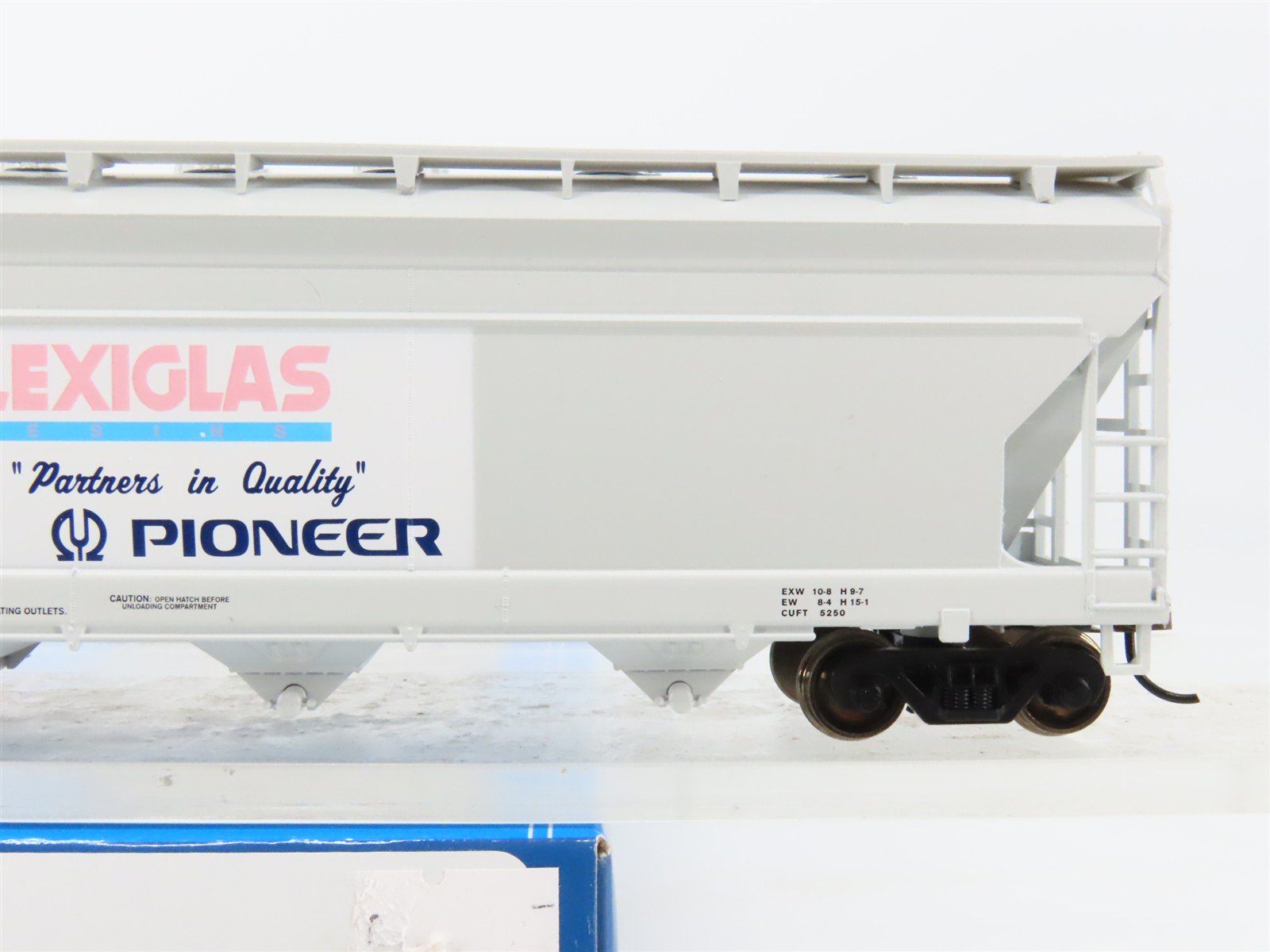 HO Scale Athearn Roundhouse RND1198 ACF Plexiglas 4-Bay Centerflow Hopper #54102