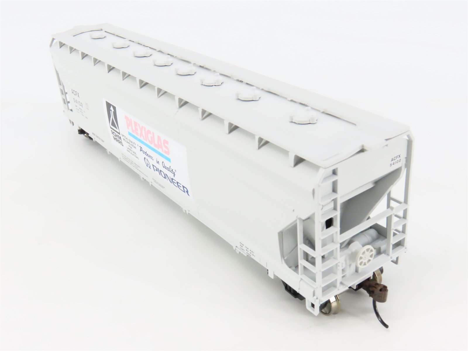 HO Scale Athearn Roundhouse RND1198 ACF Plexiglas 4-Bay Centerflow Hopper #54102