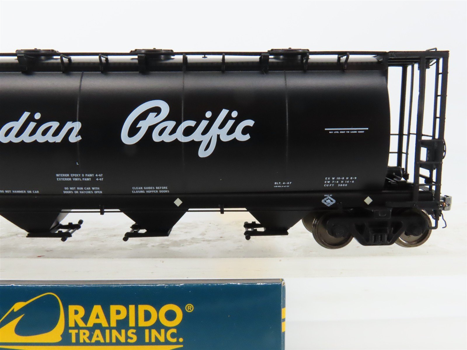 HO Scale Rapido 127026A CP Canadian Pacific 4-Bay Covered Hopper #382637