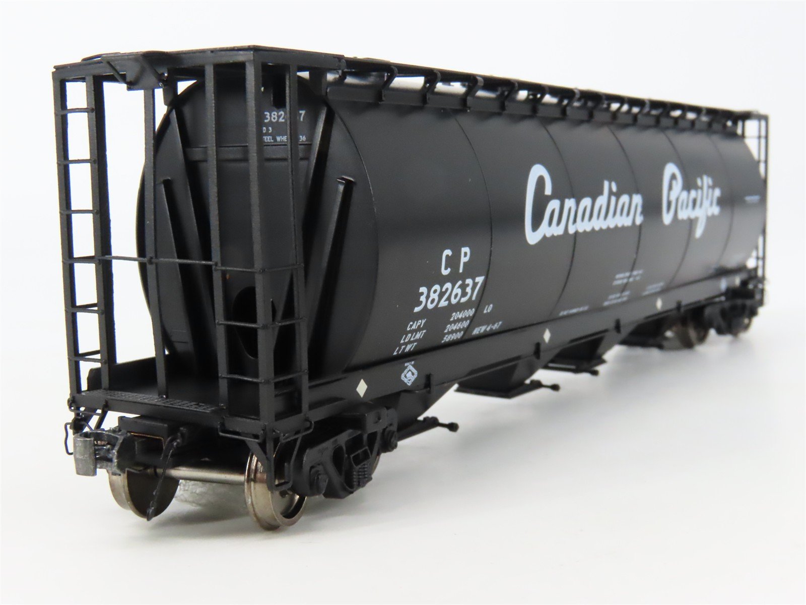 HO Scale Rapido 127026A CP Canadian Pacific 4-Bay Covered Hopper #382637