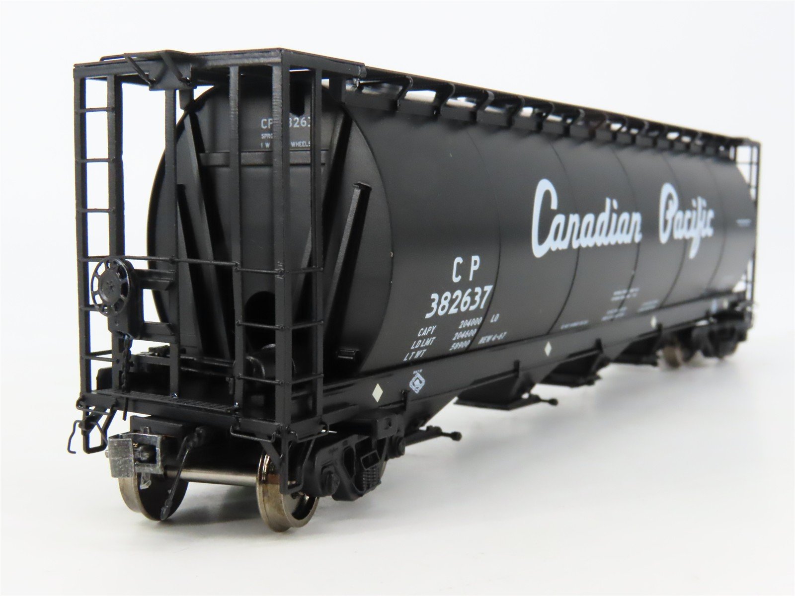 HO Scale Rapido 127026A CP Canadian Pacific 4-Bay Covered Hopper #382637