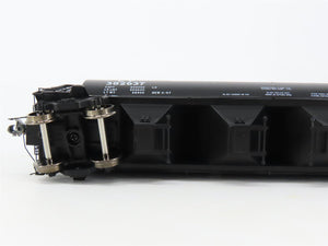 HO Scale Rapido 127026A CP Canadian Pacific 4-Bay Covered Hopper #382637