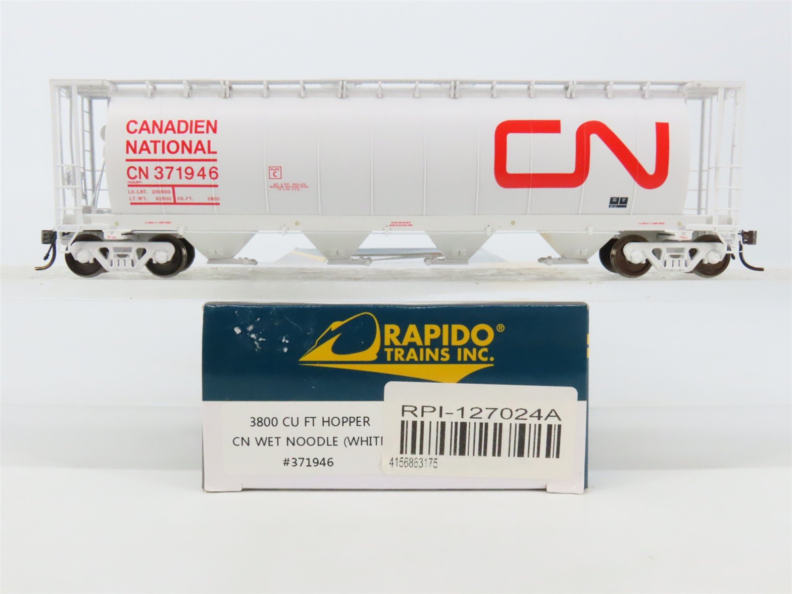 HO Scale Rapido 127024A CN Canadian National 4-Bay Covered Hopper #371946