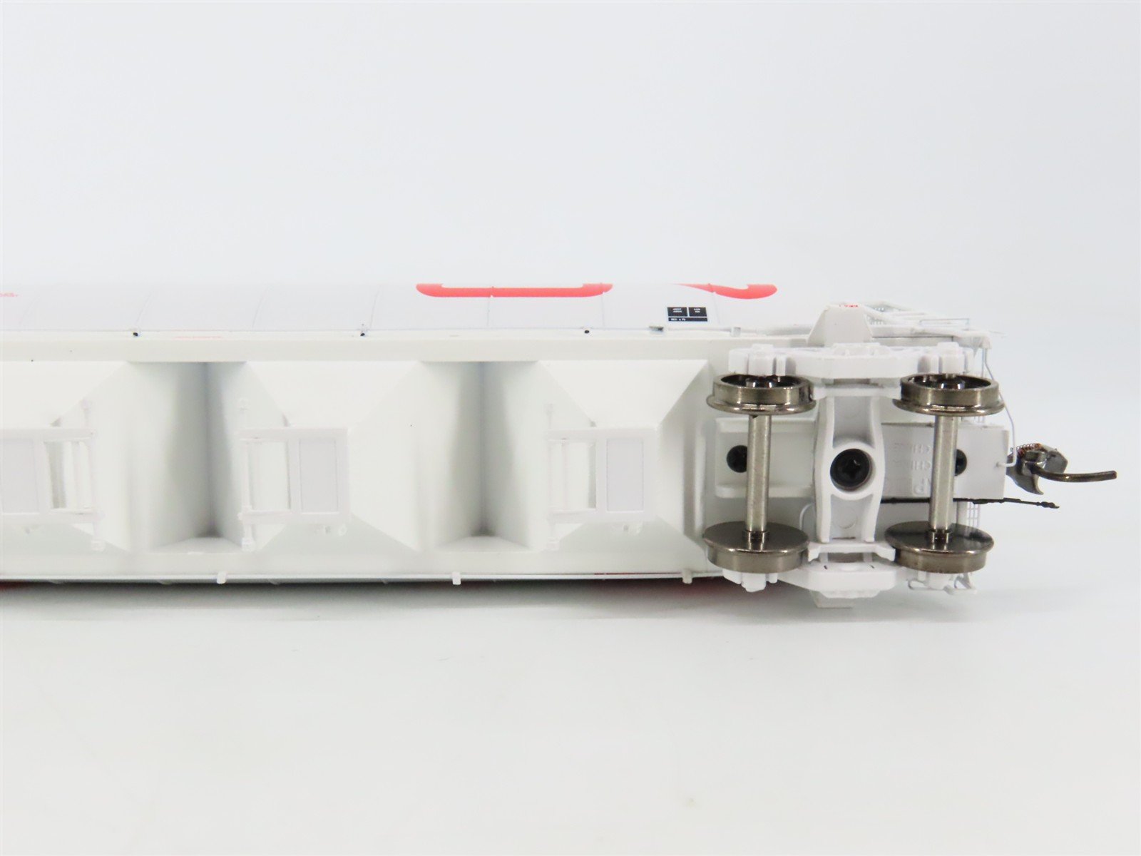 HO Scale Rapido 127024A CN Canadian National 4-Bay Covered Hopper #371946