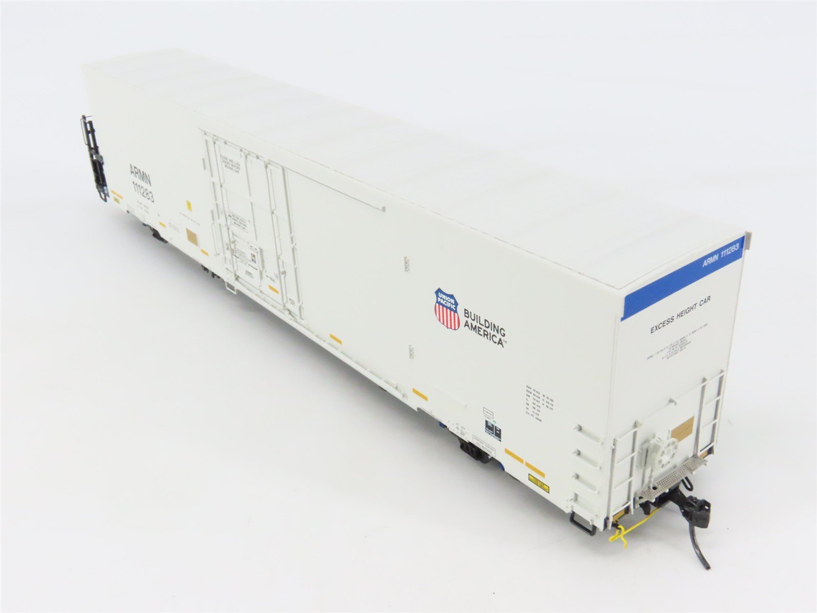 HO Scale ExactRail Platinum EP-81050-48 ARMN UP Union Pacific 64' Reefer #111283