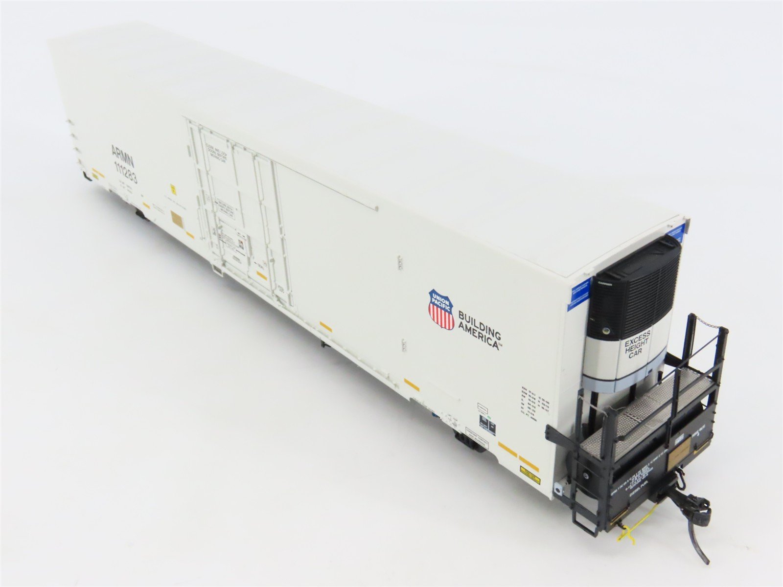HO Scale ExactRail Platinum EP-81050-48 ARMN UP Union Pacific 64' Reefer #111283