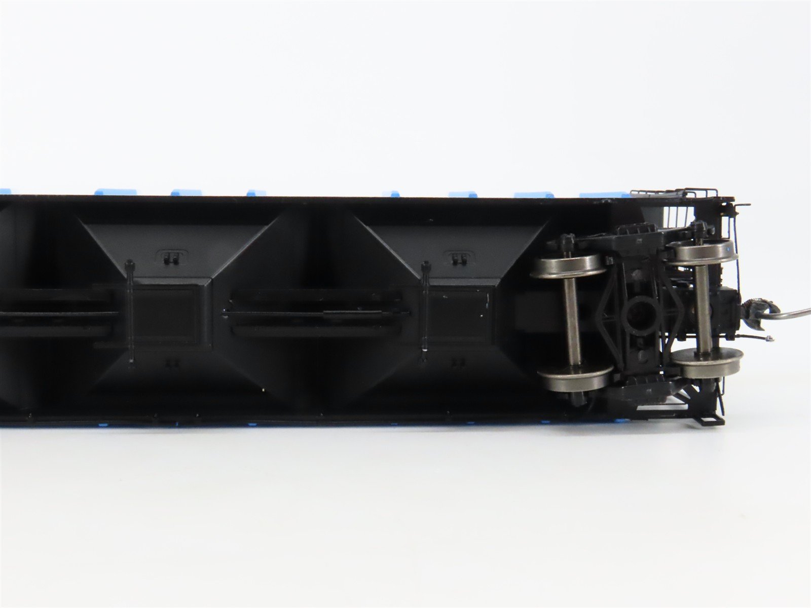 HO Scale ExactRail Platinum EP-80210-2 TLDX Carborundum 3-Bay Hopper #3807
