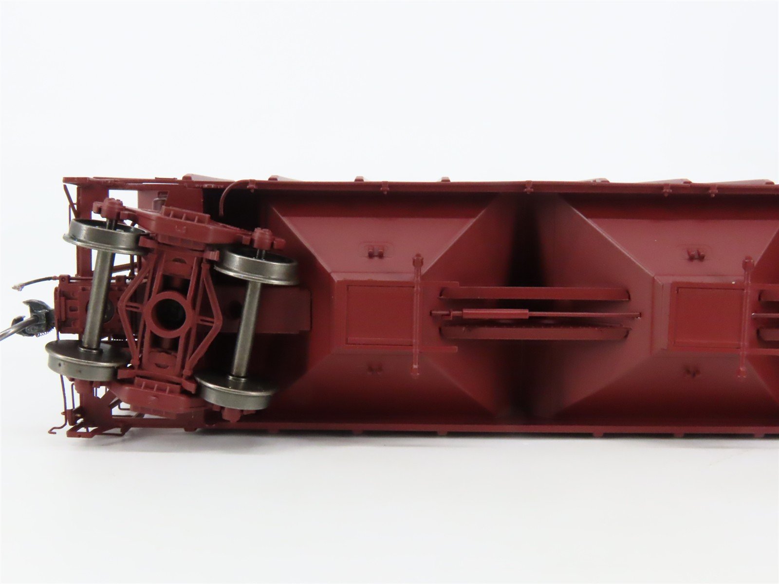 HO Scale ExactRail Platinum EP-80199-1 ATSF Santa Fe 3-Bay Hopper #305694