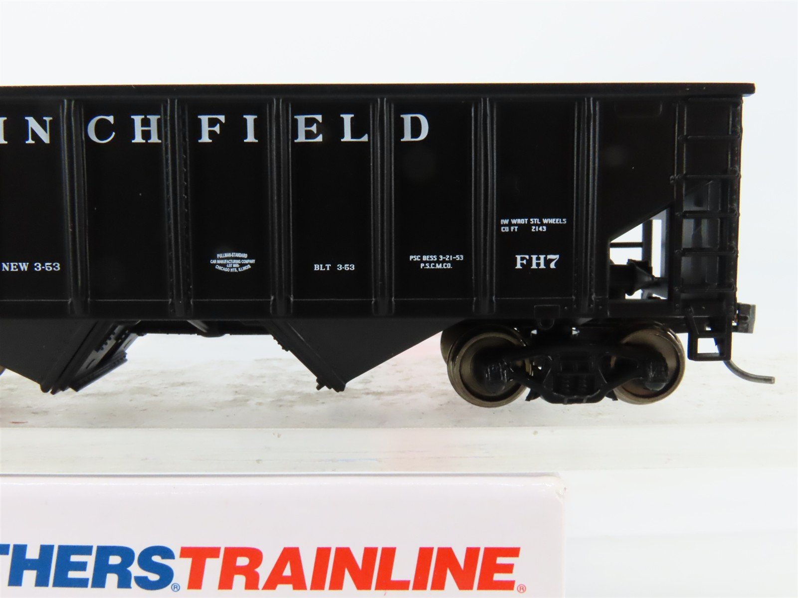 HO Scale Walthers Trainline 931-1840 CRR Clinchfield 2-Bay Open Hopper #52492