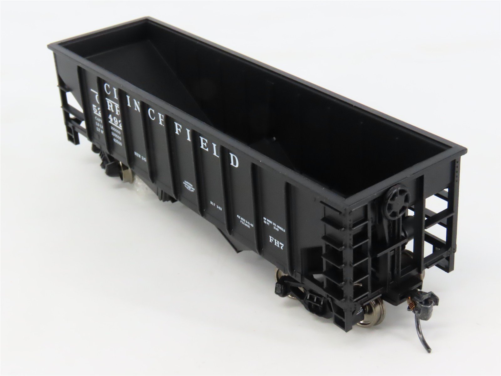 HO Scale Walthers Trainline 931-1840 CRR Clinchfield 2-Bay Open Hopper #52492