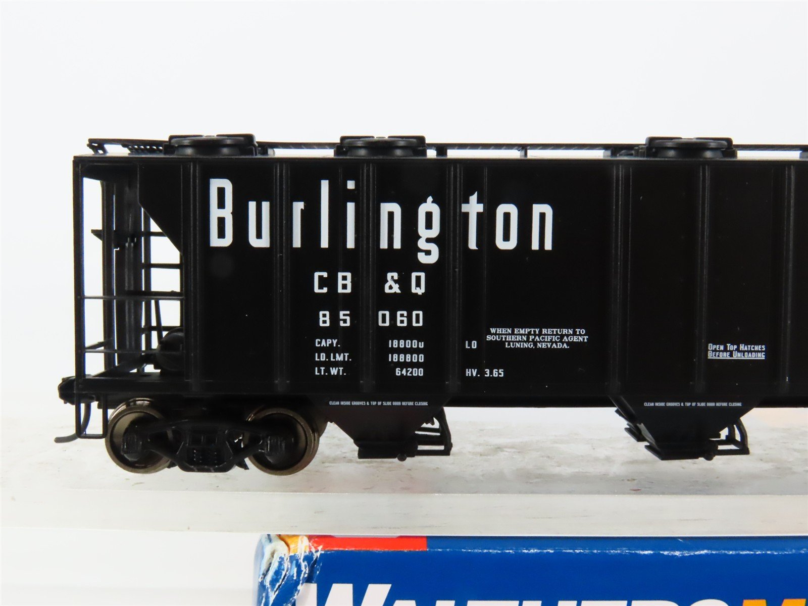 HO Scale Walthers Mainline 910-7016 CB&Q Burlington Route 3-Bay Hopper #85060