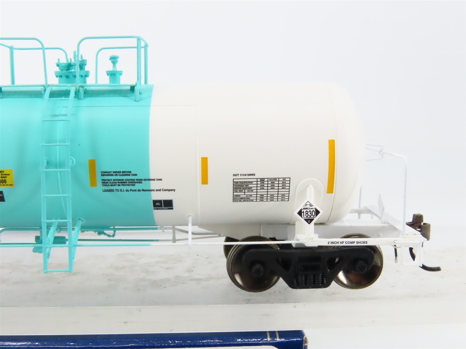 HO Scale Athearn Genesis ATHG25635 UTLX Union 13K Acid Tank Car #11757