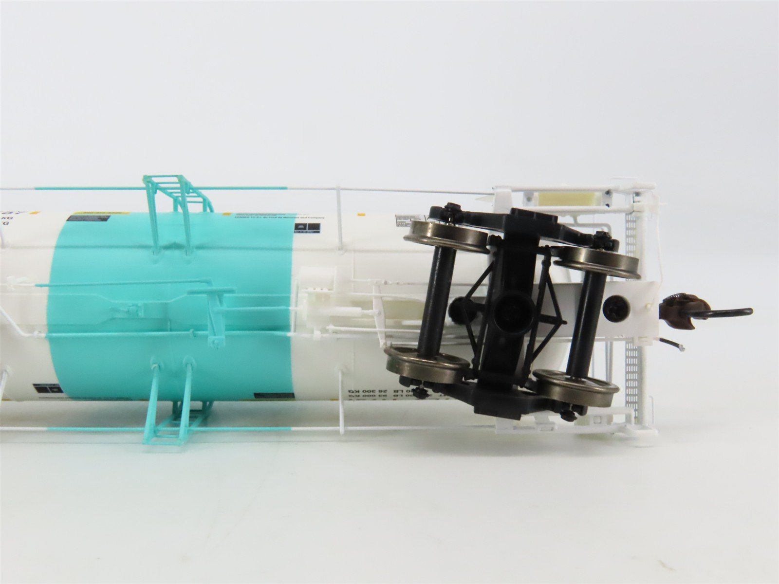 HO Scale Athearn Genesis ATHG25635 UTLX Union 13K Acid Tank Car #11757