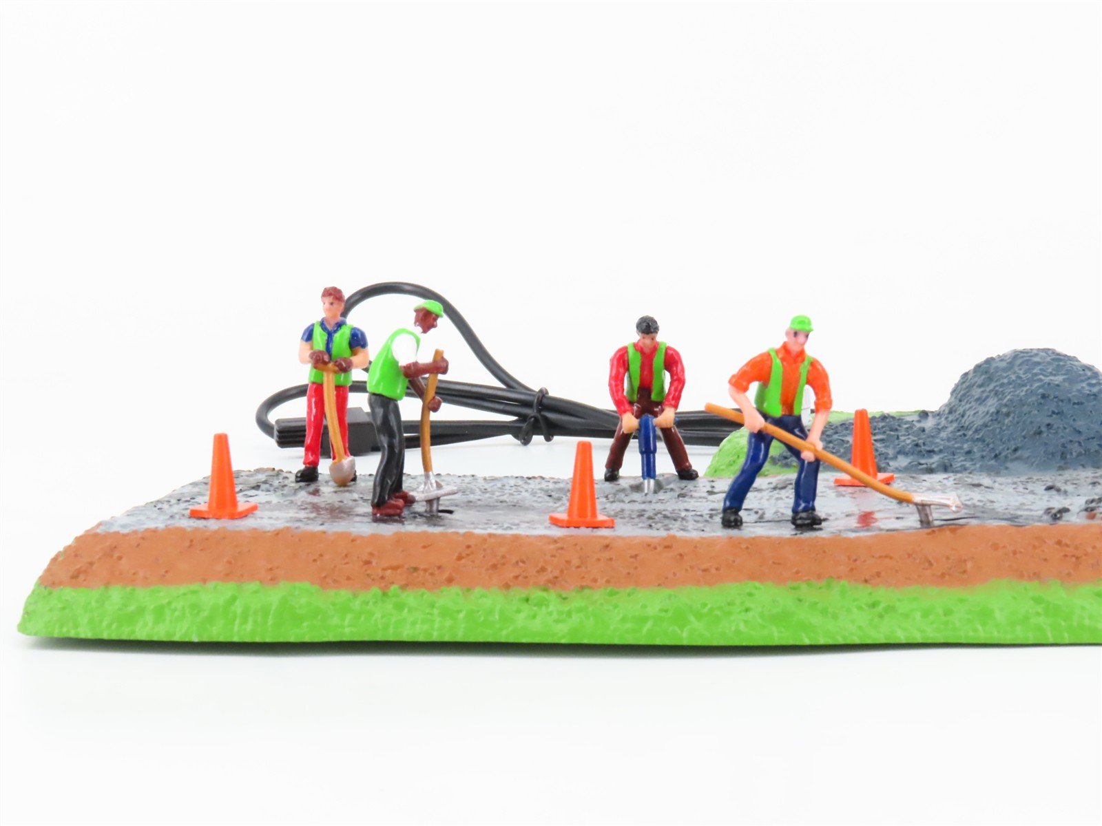 O 1/48 Scale Lionel 2129060 Animated Road Crew Scene