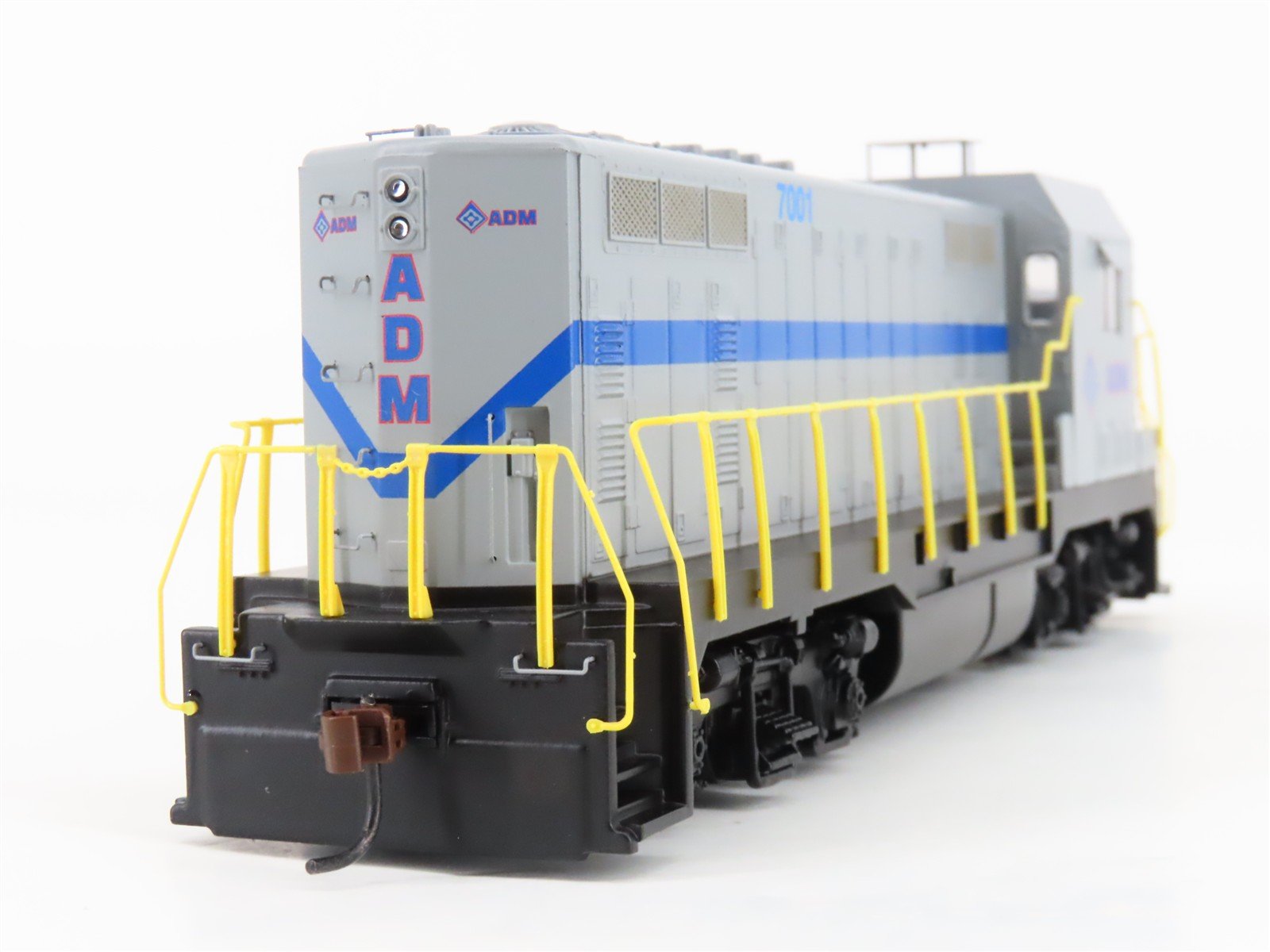 HO Scale Athearn 89913 ADM Archer-Daniels-Midland CF7 Diesel #7001 - DCC Ready
