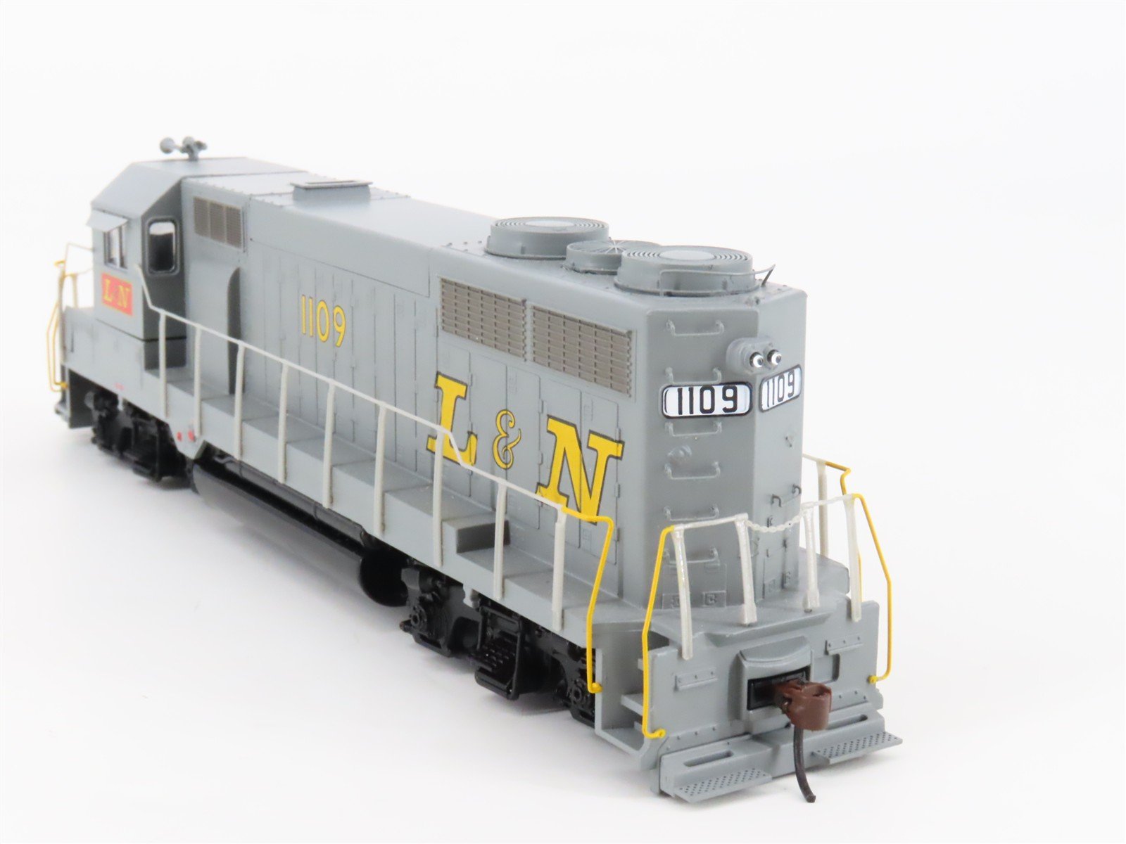 HO Scale Athearn L&N Louisville & Nashville GP35 Diesel #1109 - UNPOWERED