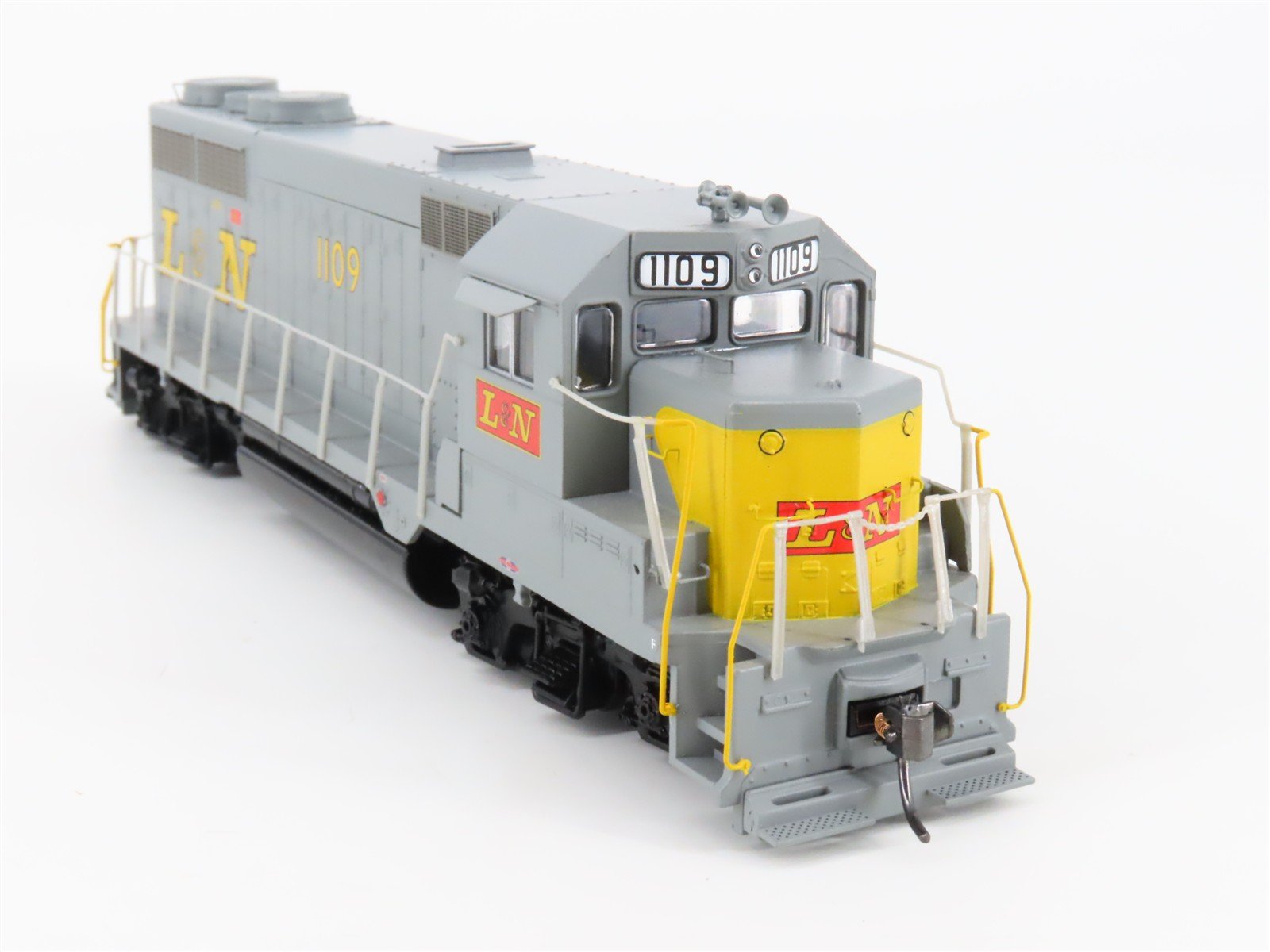 HO Scale Athearn L&N Louisville & Nashville GP35 Diesel #1109 - UNPOWERED