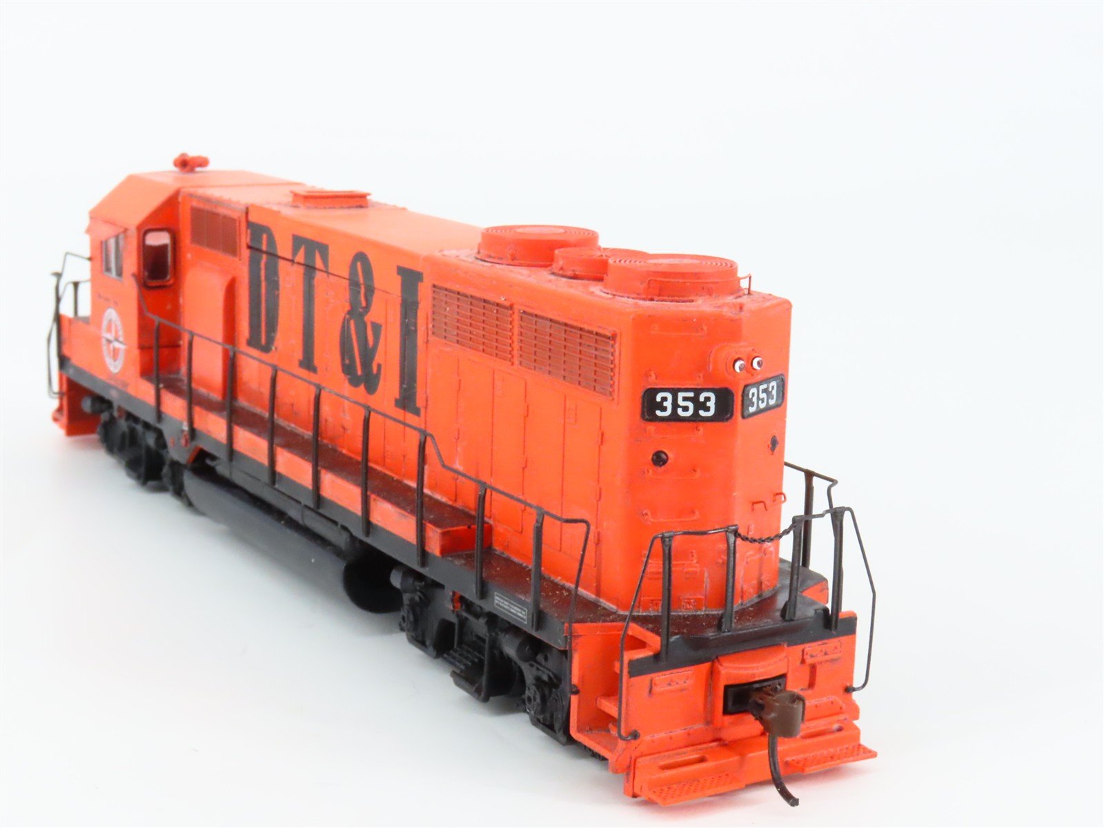 HO Scale Athearn 91737 DT&I EMD GP35 Diesel #353 - Weathered - DCC Ready
