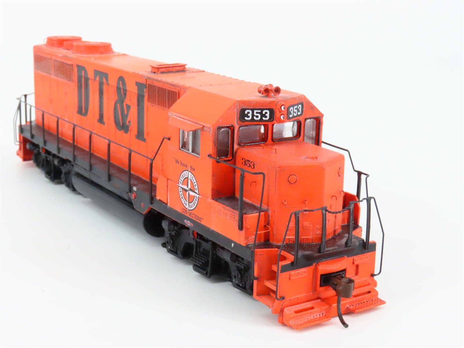HO Scale Athearn 91737 DT&I EMD GP35 Diesel #353 - Weathered - DCC Ready
