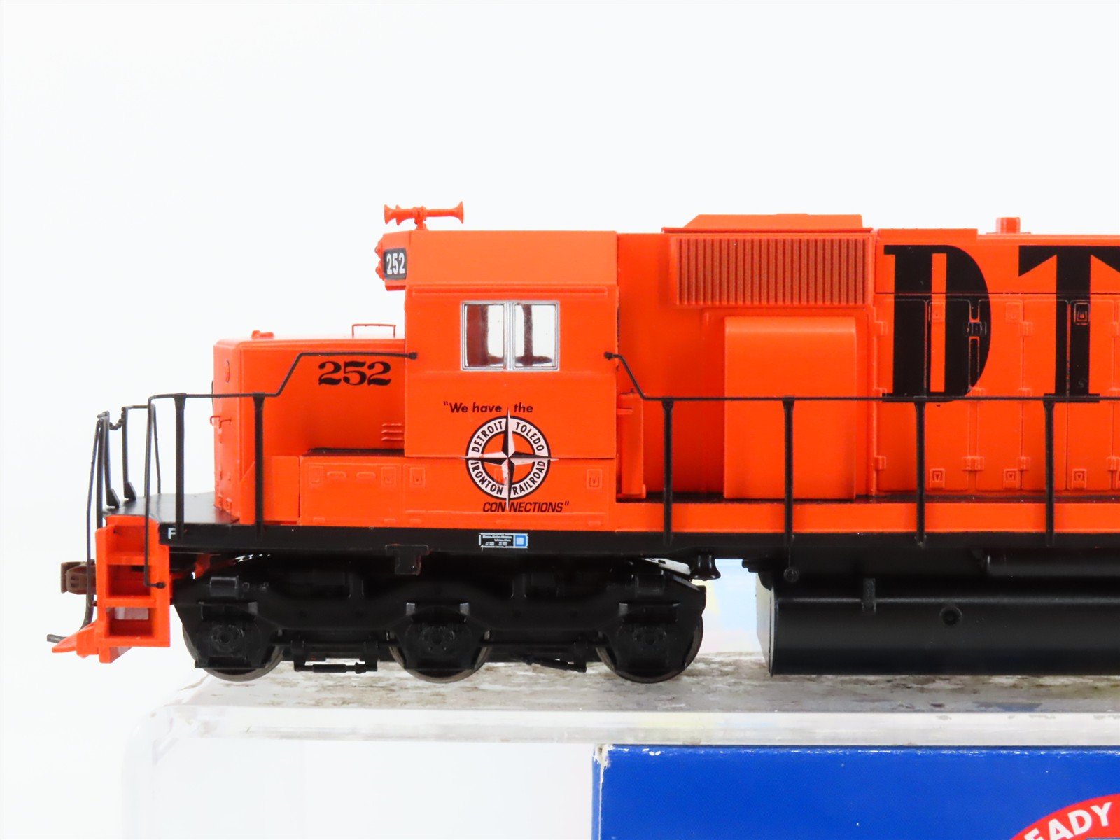 HO Athearn 93504 DT&I Detroit Toledo & Ironton EMD SD38 Diesel #252 - DCC Ready