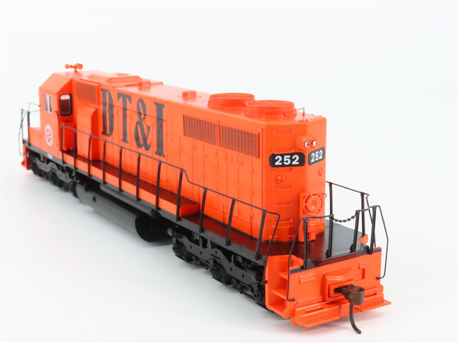 HO Athearn 93504 DT&I Detroit Toledo & Ironton EMD SD38 Diesel #252 - DCC Ready
