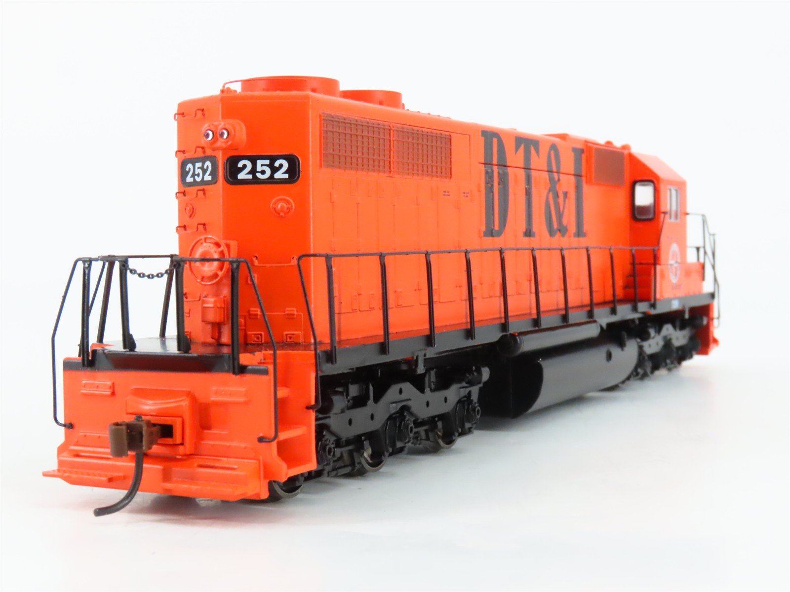 HO Athearn 93504 DT&I Detroit Toledo & Ironton EMD SD38 Diesel #252 - DCC Ready