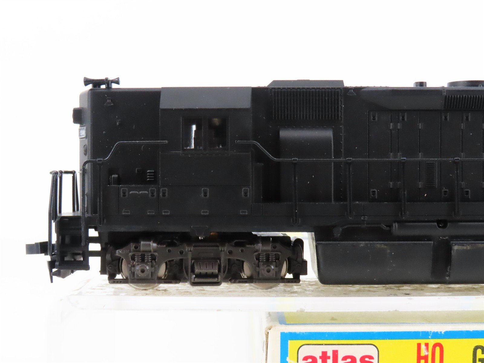 HO Scale Atlas 7060 Undecorated EMD GP38 Diesel Locomotive