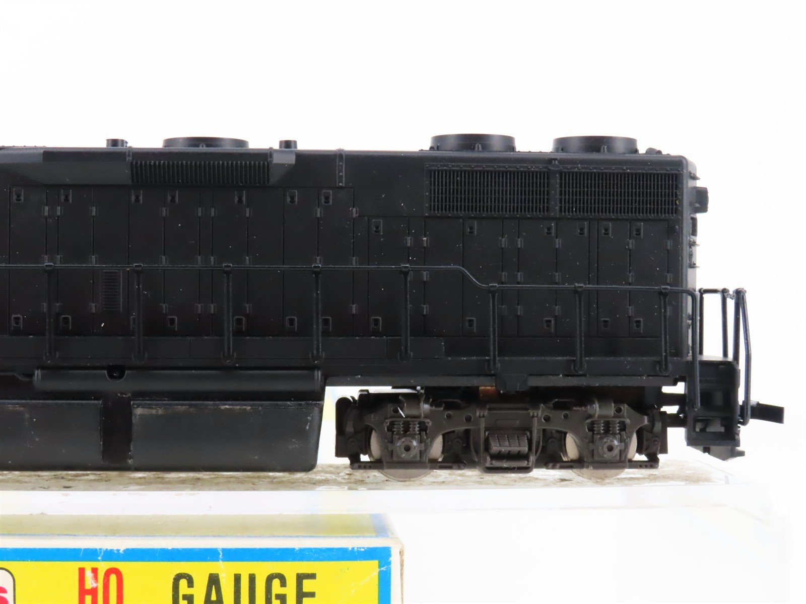 HO Scale Atlas 7060 Undecorated EMD GP38 Diesel Locomotive