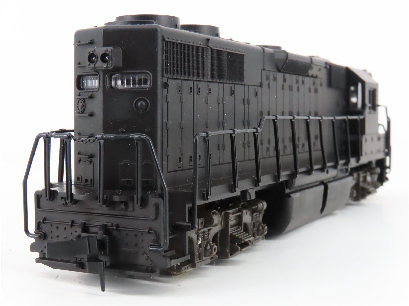 HO Scale Atlas 7060 Undecorated EMD GP38 Diesel Locomotive