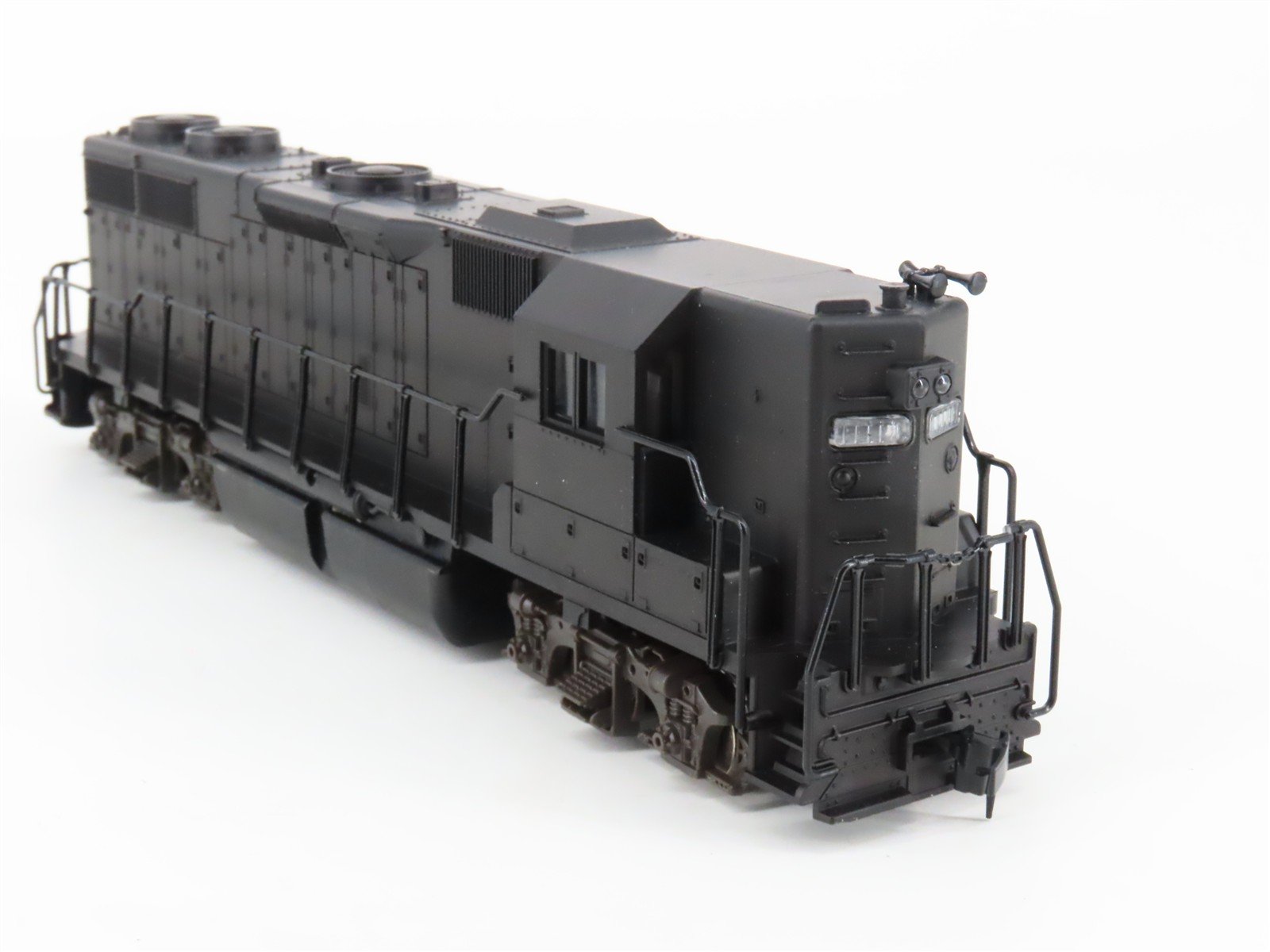 HO Scale Atlas 7060 Undecorated EMD GP38 Diesel Locomotive