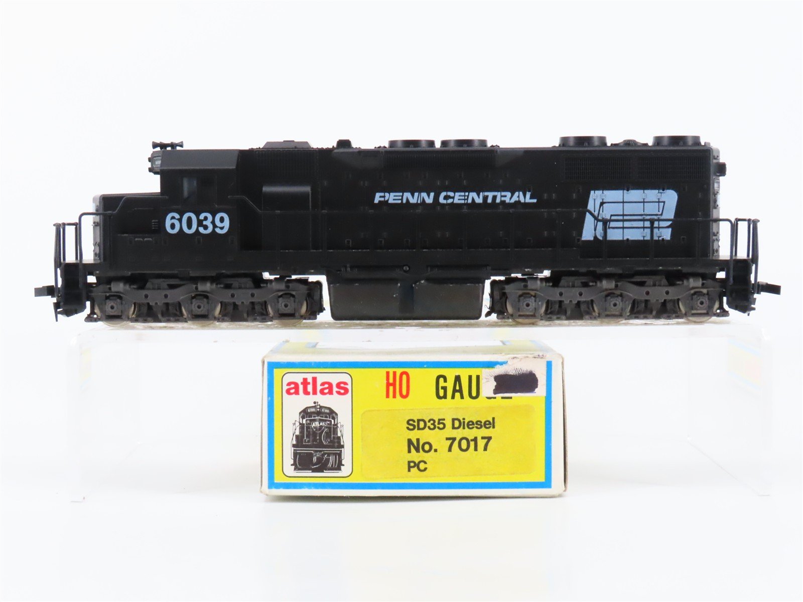 HO Scale Atlas 7017 PC Penn Central EMD SD35 Diesel Locomotive #6039