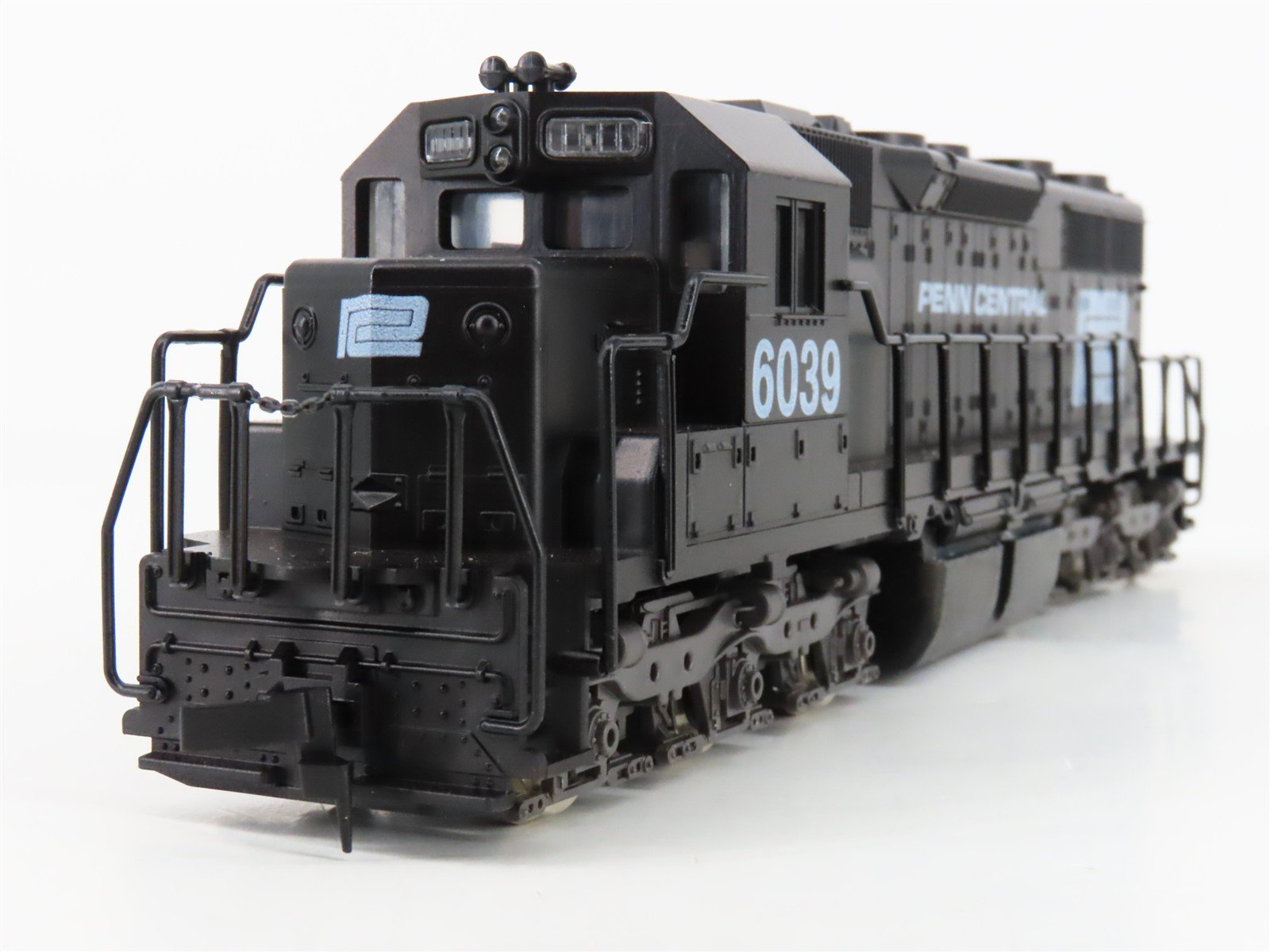HO Scale Atlas 7017 PC Penn Central EMD SD35 Diesel Locomotive #6039