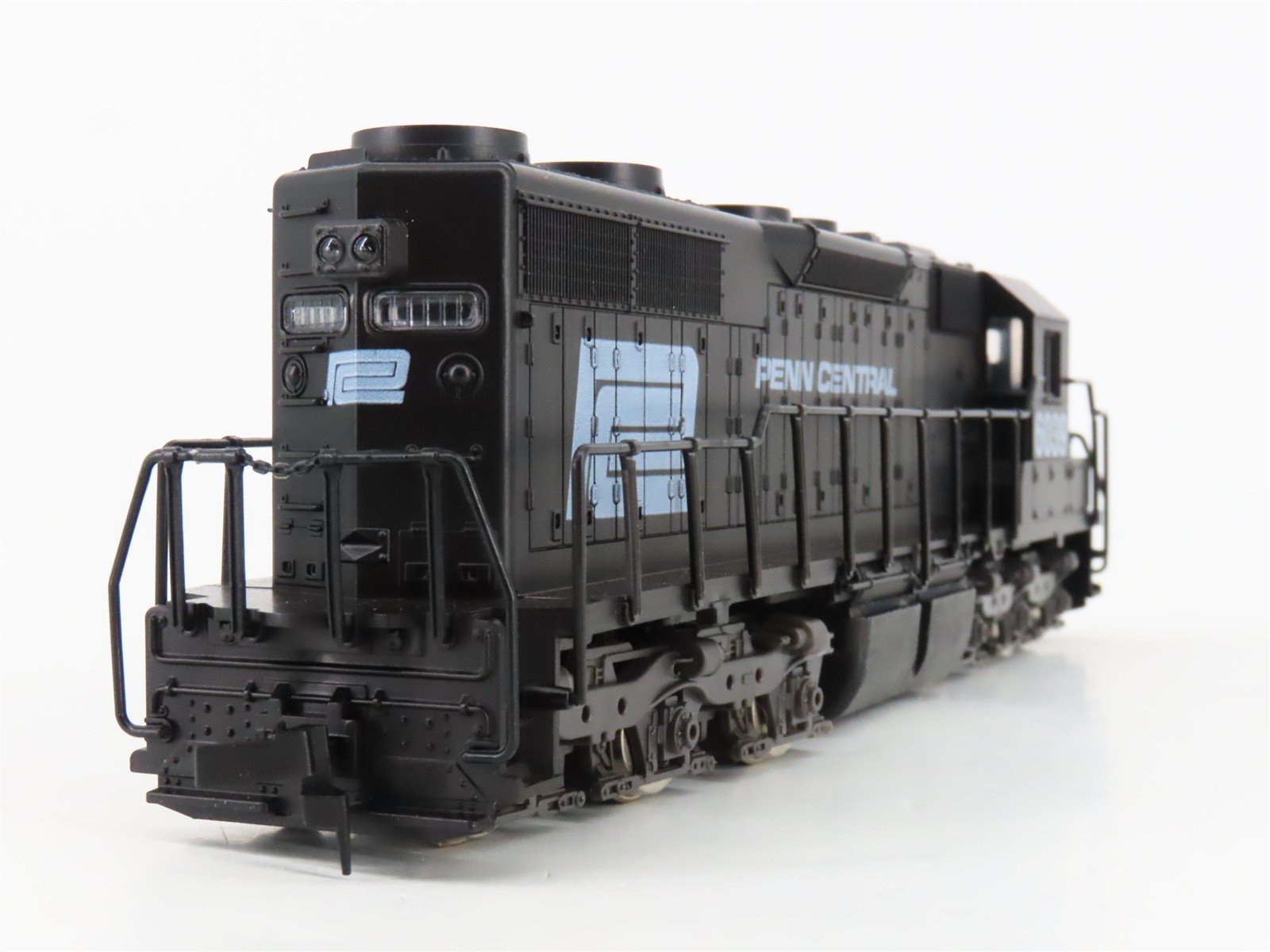 HO Scale Atlas 7017 PC Penn Central EMD SD35 Diesel Locomotive #6039