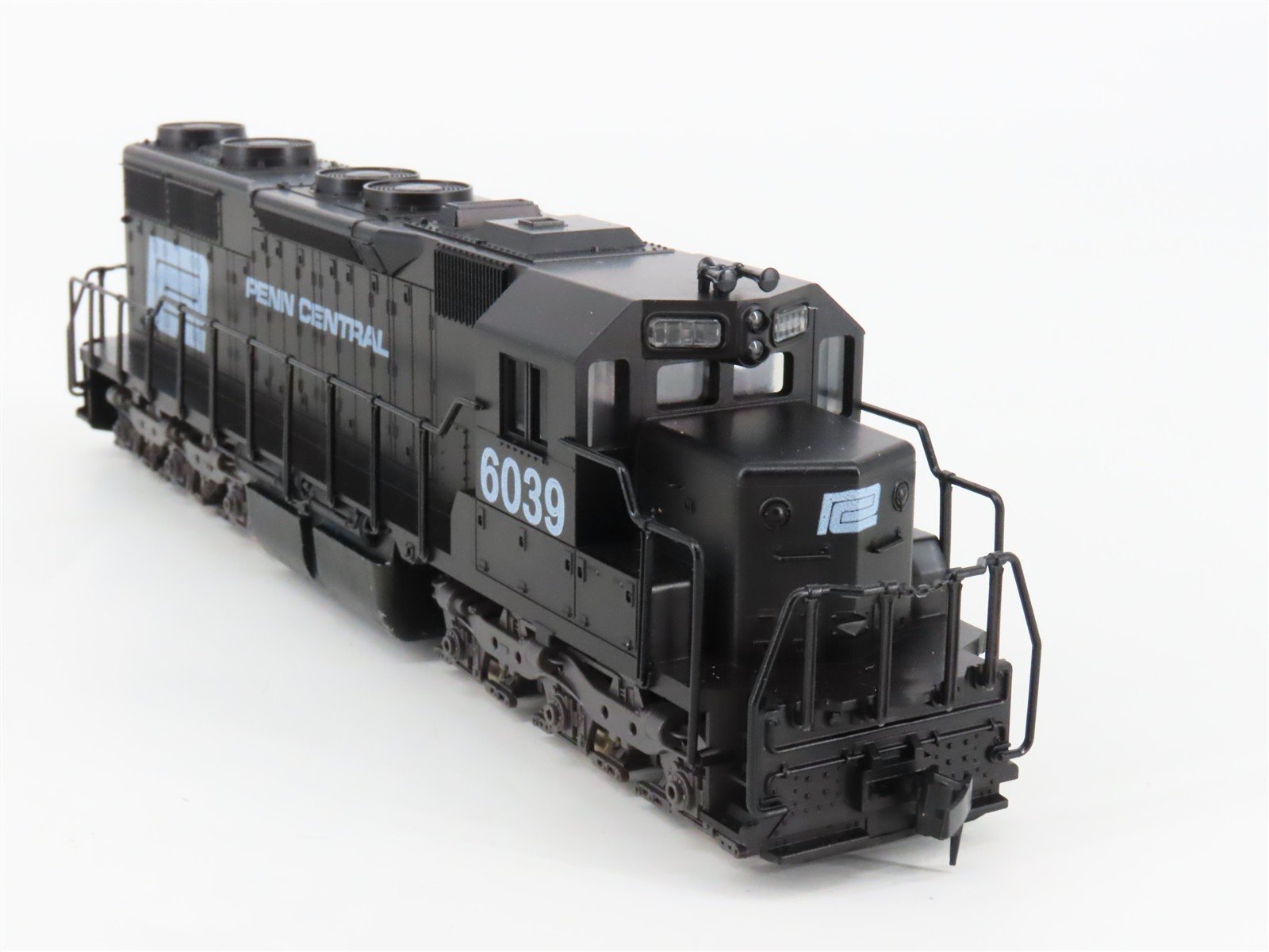 HO Scale Atlas 7017 PC Penn Central EMD SD35 Diesel Locomotive #6039
