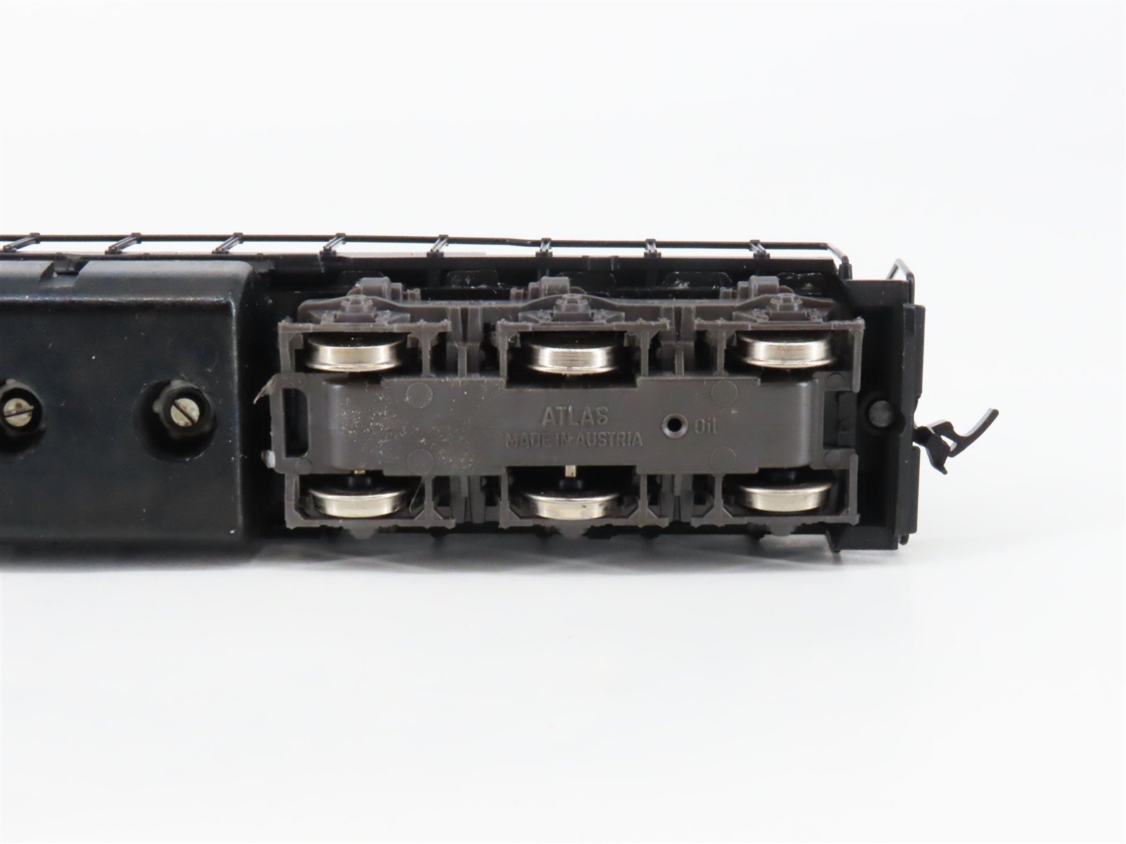 HO Scale Atlas 7017 PC Penn Central EMD SD35 Diesel Locomotive #6039