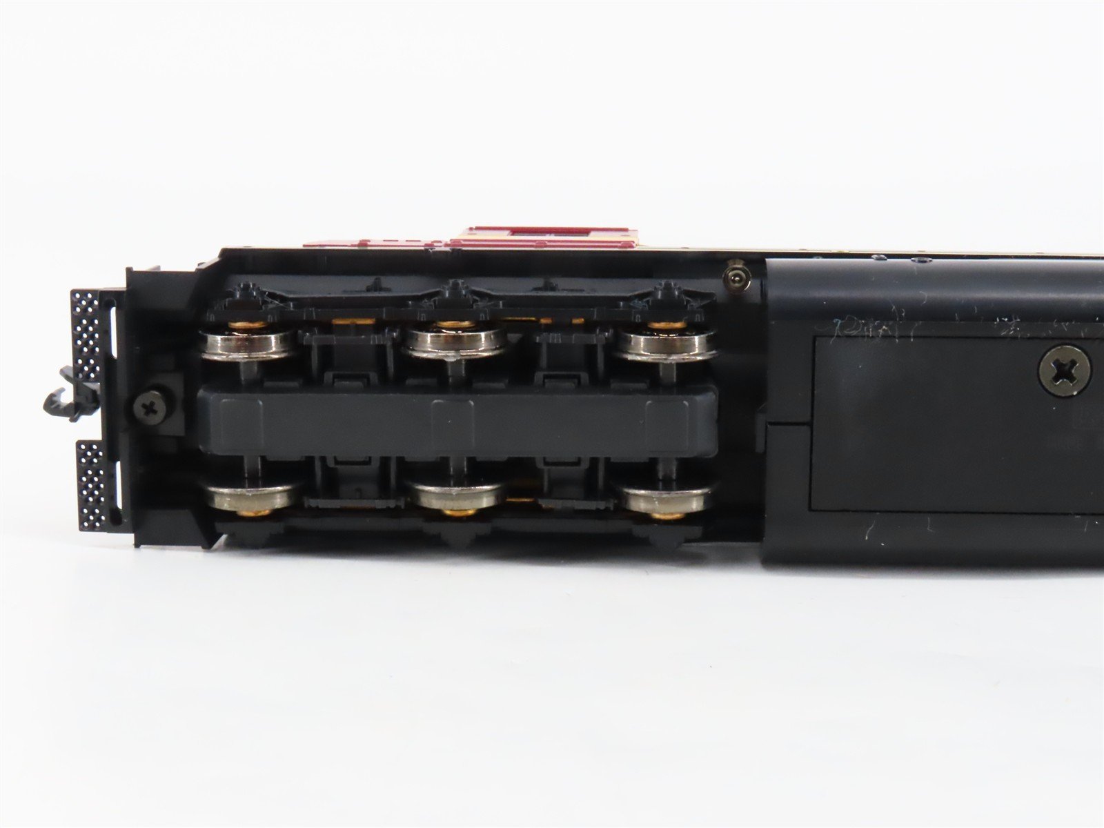 HO Scale KATO 37-6329 WC Wisconsin Central EMD SD40 Diesel #6001 - DCC Ready