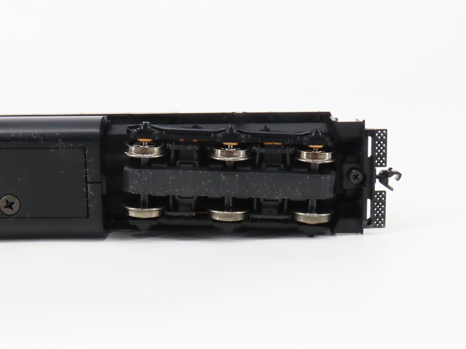 HO Scale KATO 37-6329 WC Wisconsin Central EMD SD40 Diesel #6001 - DCC Ready