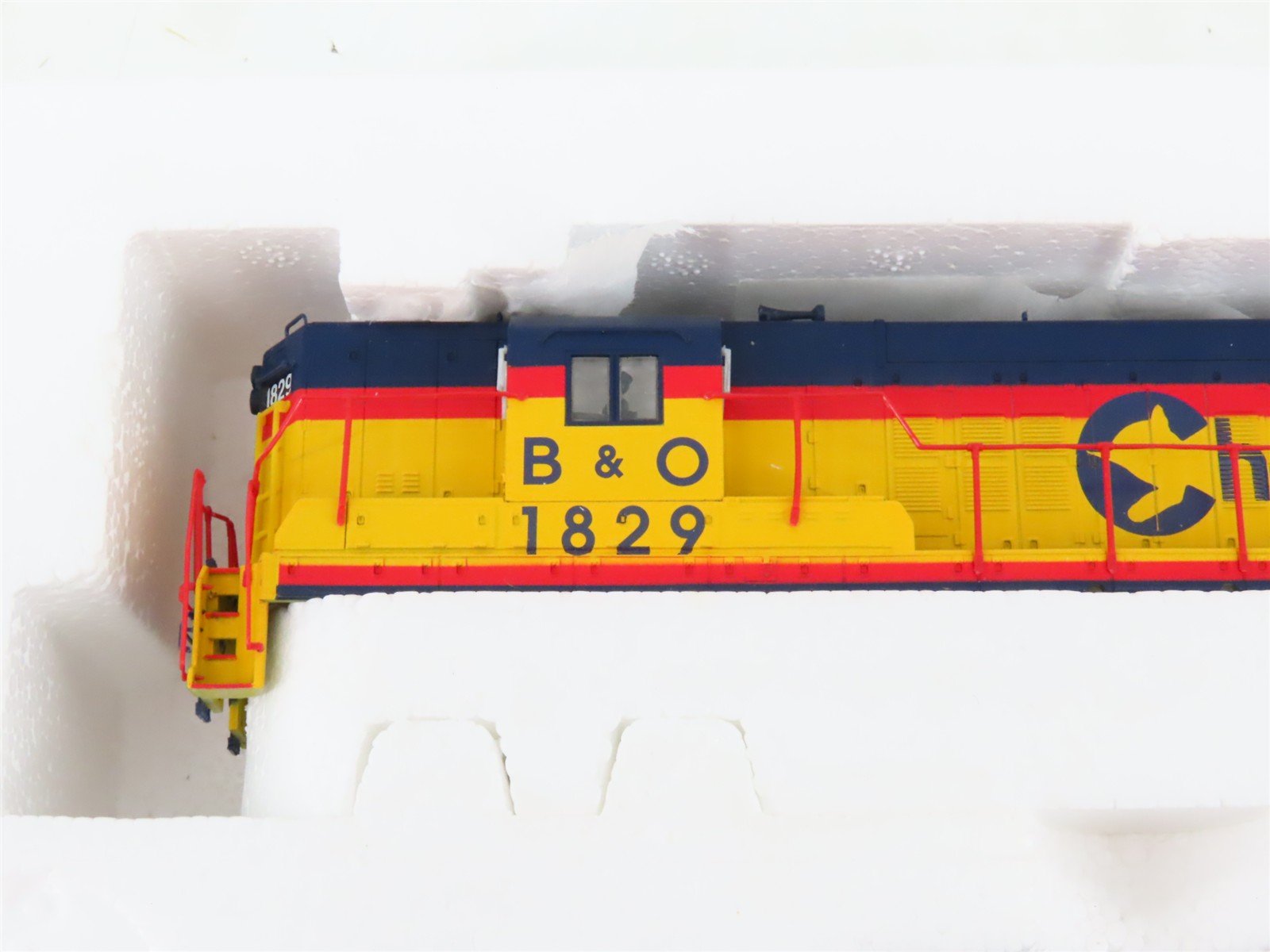 HO Scale Proto 2000 8919 B&O Chessie System EMD SD7 Diesel #1829 - DCC Ready