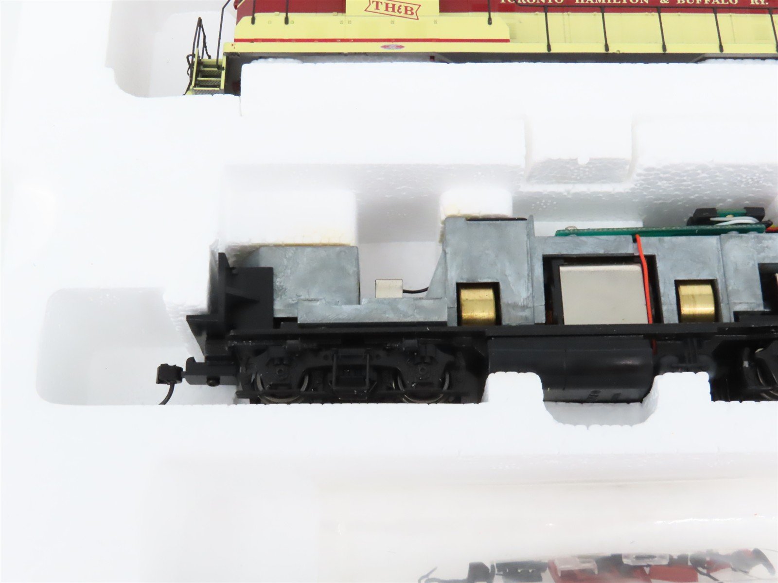 HO Scale Proto 2000 97009 TH&B EMD GP7 Ph. II Diesel Locomotive #72 - DCC Ready