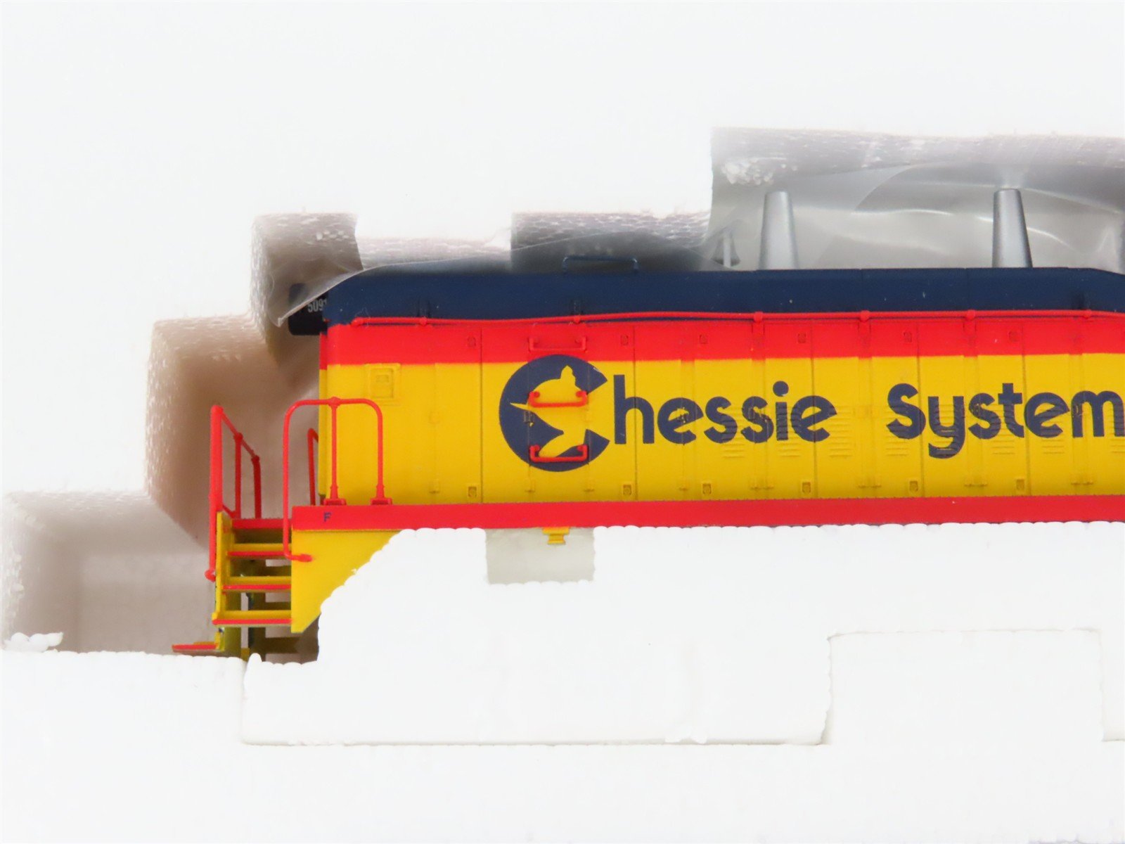HO Scale Proto 2000 8813 C&O Chessie System EMD SW9 Diesel Switcher #5091
