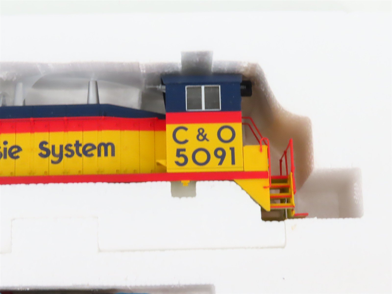 HO Scale Proto 2000 8813 C&O Chessie System EMD SW9 Diesel Switcher #5091
