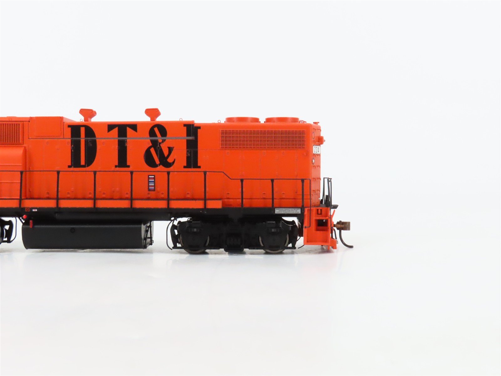 HO Athearn Genesis ATHG65413 DT&I EMD GP38-2 Ph. 1 Diesel #224 w/ DCC & Sound