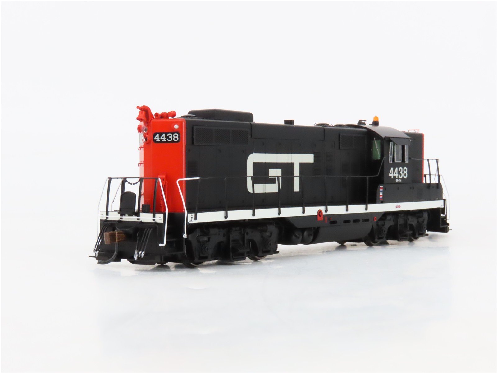 HO Scale Athearn Genesis ATHG62944 GTW EMD GP9 Diesel #4438 w/ DCC & Sound