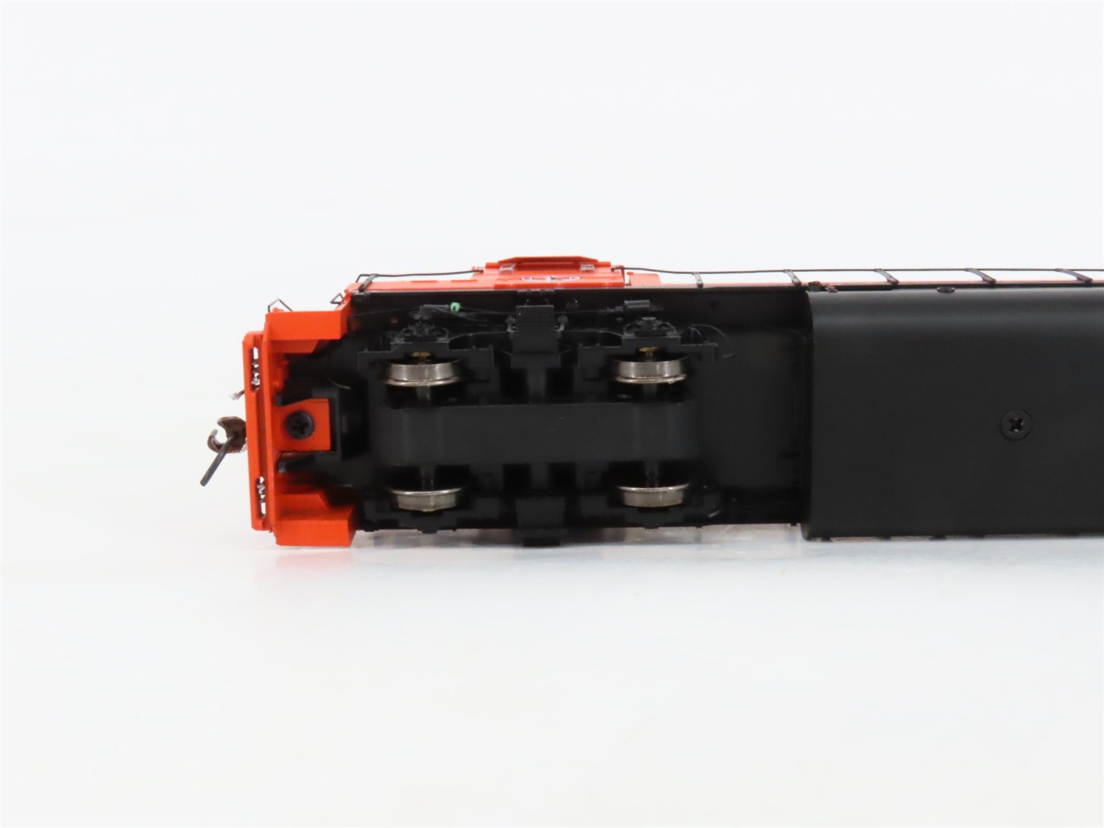 HO Athearn Genesis ATHG65414 DT&I EMD GP38-2 Ph. 1 Diesel #225 w/ DCC & Sound
